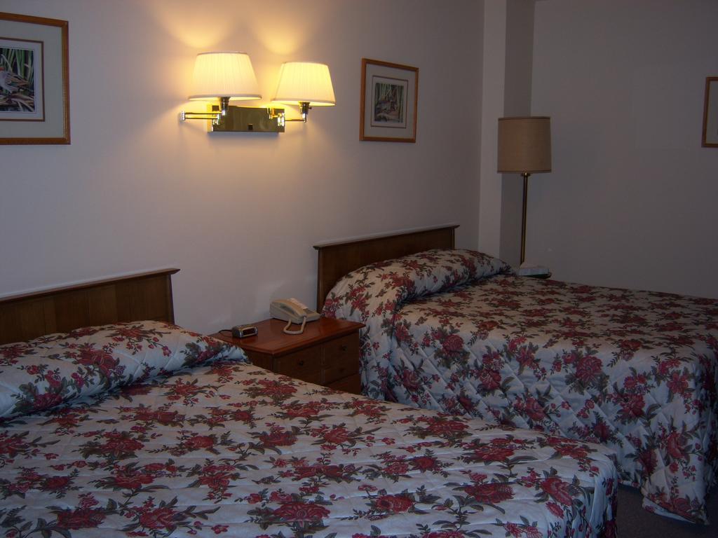 Travelers Inn Motel Eagle River Quarto foto